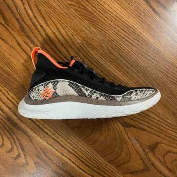 Curry 8 “Strike & Flow” - Picture 2 of 3